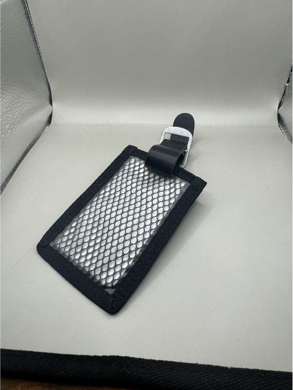 Oakley Luggage Tag Metal/Leather